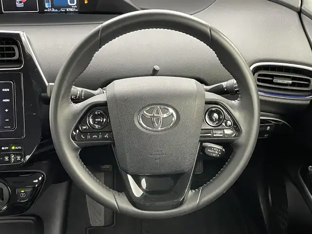 トヨタ プリウス S ツーリングセレクション 岡山県 2019(平31)年 4.8万km アティチュードブラックマイカ 社外7インチSDナビ/（CD/DVD/フルセグ/BT)/衝突軽減ブレーキ/レーダークルーズコントロール/ビルトインETC/D/N席シートヒーター/LEDヘッドライト/バックカメラ/コーナーセンサー/オートハイビーム/プッシュスタート/スマートキー/スペアキー/アイドリングストップ/ミュージックサーバー/純正フロアマット/純正17インチアルミホイール