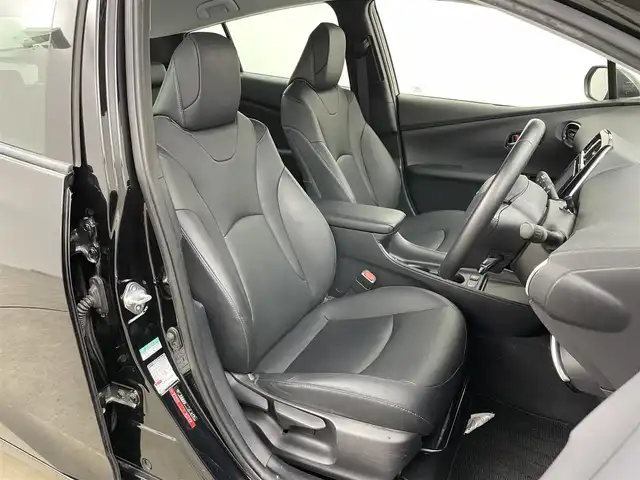 トヨタ プリウス S ツーリングセレクション 岡山県 2019(平31)年 4.8万km アティチュードブラックマイカ 社外7インチSDナビ/（CD/DVD/フルセグ/BT)/衝突軽減ブレーキ/レーダークルーズコントロール/ビルトインETC/D/N席シートヒーター/LEDヘッドライト/バックカメラ/コーナーセンサー/オートハイビーム/プッシュスタート/スマートキー/スペアキー/アイドリングストップ/ミュージックサーバー/純正フロアマット/純正17インチアルミホイール