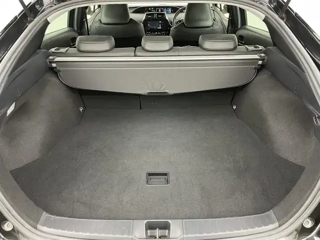トヨタ プリウス S ツーリングセレクション 岡山県 2019(平31)年 4.8万km アティチュードブラックマイカ 社外7インチSDナビ/（CD/DVD/フルセグ/BT)/衝突軽減ブレーキ/レーダークルーズコントロール/ビルトインETC/D/N席シートヒーター/LEDヘッドライト/バックカメラ/コーナーセンサー/オートハイビーム/プッシュスタート/スマートキー/スペアキー/アイドリングストップ/ミュージックサーバー/純正フロアマット/純正17インチアルミホイール