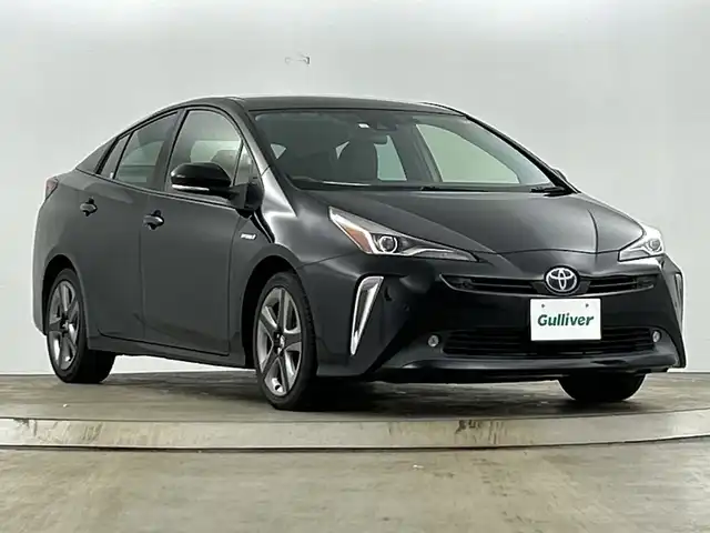 トヨタ プリウス Sツーリングセレクション 愛知県 2019(平31)年 4.8万km アティチュードブラックマイカ 禁煙車/7インチナビ/（CD/DVD/フルセグ/BT)/バックカメラ/トヨタセーフティセンス/・プリクラッシュセーフティ/・レーンディパーチャーアラート/・オートマチックハイビーム/・レーダークルーズコントロール/・クリアランスソナー/・パーキングサポートブレーキ/ETC/シートヒーター/純正17インチアルミホイール/LEDヘッドライト/フロントフォグランプ/プッシュスタート/スマートキー/スペアキー1本/純正フロアマット