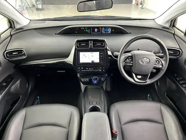 トヨタ プリウス Sツーリングセレクション 愛知県 2019(平31)年 4.8万km アティチュードブラックマイカ 禁煙車/7インチナビ/（CD/DVD/フルセグ/BT)/バックカメラ/トヨタセーフティセンス/・プリクラッシュセーフティ/・レーンディパーチャーアラート/・オートマチックハイビーム/・レーダークルーズコントロール/・クリアランスソナー/・パーキングサポートブレーキ/ETC/シートヒーター/純正17インチアルミホイール/LEDヘッドライト/フロントフォグランプ/プッシュスタート/スマートキー/スペアキー1本/純正フロアマット