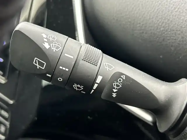 トヨタ プリウス Sツーリングセレクション 愛知県 2019(平31)年 4.8万km アティチュードブラックマイカ 禁煙車/7インチナビ/（CD/DVD/フルセグ/BT)/バックカメラ/トヨタセーフティセンス/・プリクラッシュセーフティ/・レーンディパーチャーアラート/・オートマチックハイビーム/・レーダークルーズコントロール/・クリアランスソナー/・パーキングサポートブレーキ/ETC/シートヒーター/純正17インチアルミホイール/LEDヘッドライト/フロントフォグランプ/プッシュスタート/スマートキー/スペアキー1本/純正フロアマット