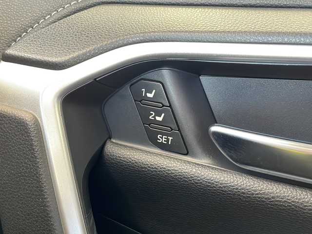 トヨタ ＲＡＶ４ G 秋田県 2022(令4)年 1.2万km グレーメタリック 純正ナビ/・フルセグテレビ/・ミラーキャスト/・USB/・BT/・ラジオ/ETC2・0/運転席電動シート/運転席シートメモリー/電動格納ミラー/全席パワーウィンドウ/サイドミラー純正ブルーレンズ/電動リアゲート/アラウンドビューモニター/ステアリングヒーター/ステアリングスイッチ/前席ベンチレーション・シートヒーター/走行モード切替機能/純正ドライブレコーダー/クルーズコントロール/衝突軽減装置/車線逸脱警報装置/横滑り防止装置/純正フロアマット
