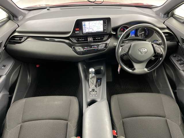 トヨタ Ｃ－ＨＲ S LEDパッケージ 愛知県 2018(平30)年 1.9万km ブラック/センシュアルレッドマイカ 2トーン ワンオーナー/禁煙車/7インチSDナビ/（CD/DVD/Bluetooth/フルセグTV）/バックカメラ/リアスポイラー/トヨタセーフティセンス/・衝突軽減ブレーキ/・レーンキープアシスト/・追従式クルーズコントロール/・オートマチックハイビーム/ETC/ドライブレコーダー/純正アルミホイール/純正フロアマット/スマートキー/スペアキー有/横滑り防止装置/LEDヘッドライト