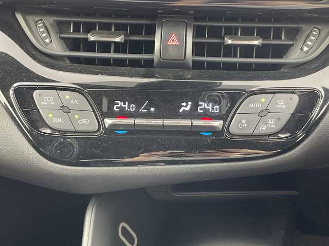 トヨタ Ｃ－ＨＲ S LEDパッケージ 愛知県 2018(平30)年 1.9万km ブラック/センシュアルレッドマイカ 2トーン ワンオーナー/禁煙車/7インチSDナビ/（CD/DVD/Bluetooth/フルセグTV）/バックカメラ/リアスポイラー/トヨタセーフティセンス/・衝突軽減ブレーキ/・レーンキープアシスト/・追従式クルーズコントロール/・オートマチックハイビーム/ETC/ドライブレコーダー/純正アルミホイール/純正フロアマット/スマートキー/スペアキー有/横滑り防止装置/LEDヘッドライト