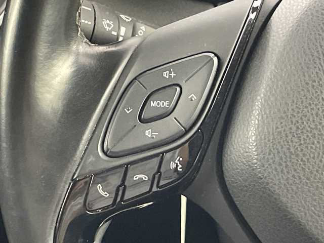トヨタ Ｃ－ＨＲ S LEDパッケージ 愛知県 2018(平30)年 1.9万km ブラック/センシュアルレッドマイカ 2トーン ワンオーナー/禁煙車/7インチSDナビ/（CD/DVD/Bluetooth/フルセグTV）/バックカメラ/リアスポイラー/トヨタセーフティセンス/・衝突軽減ブレーキ/・レーンキープアシスト/・追従式クルーズコントロール/・オートマチックハイビーム/ETC/ドライブレコーダー/純正アルミホイール/純正フロアマット/スマートキー/スペアキー有/横滑り防止装置/LEDヘッドライト