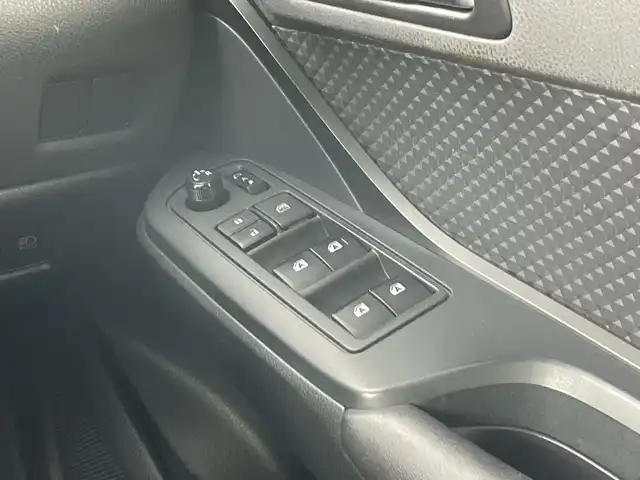 トヨタ Ｃ－ＨＲ S LEDパッケージ 愛知県 2018(平30)年 1.9万km ブラック/センシュアルレッドマイカ 2トーン ワンオーナー/禁煙車/7インチSDナビ/（CD/DVD/Bluetooth/フルセグTV）/バックカメラ/リアスポイラー/トヨタセーフティセンス/・衝突軽減ブレーキ/・レーンキープアシスト/・追従式クルーズコントロール/・オートマチックハイビーム/ETC/ドライブレコーダー/純正アルミホイール/純正フロアマット/スマートキー/スペアキー有/横滑り防止装置/LEDヘッドライト