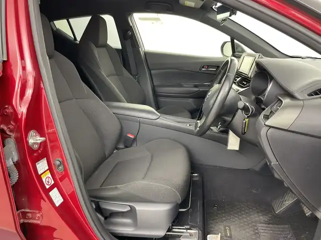 トヨタ Ｃ－ＨＲ S LEDパッケージ 愛知県 2018(平30)年 1.9万km ブラック/センシュアルレッドマイカ 2トーン ワンオーナー/禁煙車/7インチSDナビ/（CD/DVD/Bluetooth/フルセグTV）/バックカメラ/リアスポイラー/トヨタセーフティセンス/・衝突軽減ブレーキ/・レーンキープアシスト/・追従式クルーズコントロール/・オートマチックハイビーム/ETC/ドライブレコーダー/純正アルミホイール/純正フロアマット/スマートキー/スペアキー有/横滑り防止装置/LEDヘッドライト