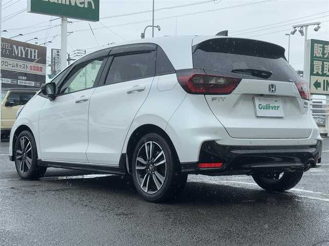 ホンダ フィット e:HEV RS 徳島県 2022(令4)年 2.4万km プラチナホワイトパール ホンダコネクトディスプレイ/　BT/ラジオ/フルセグ/USB/カープレイ/バックカメラ/ビルトインETC2.0/360°ドライブレコーダー/コーナーセンサー/LEDヘッドライト/ハーフレザーシート/オートリラミラー/純正フロアマット/ドアバイザー/パーキングセンサー警報/パドルシフト/オートブレーキホールド/新車時保証書/取扱説明書