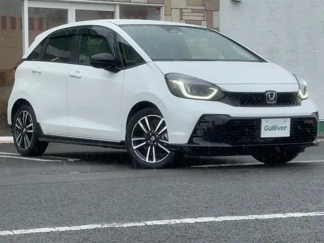 ホンダ フィット e:HEV RS 徳島県 2022(令4)年 2.4万km プラチナホワイトパール ホンダコネクトディスプレイ/　BT/ラジオ/フルセグ/USB/カープレイ/バックカメラ/ビルトインETC2.0/360°ドライブレコーダー/コーナーセンサー/LEDヘッドライト/ハーフレザーシート/オートリラミラー/純正フロアマット/ドアバイザー/パーキングセンサー警報/パドルシフト/オートブレーキホールド/新車時保証書/取扱説明書