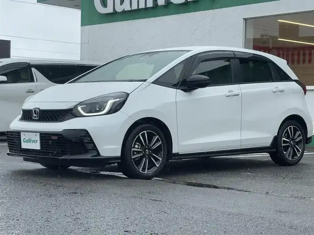 ホンダ フィット e:HEV RS 徳島県 2022(令4)年 2.4万km プラチナホワイトパール ホンダコネクトディスプレイ/　BT/ラジオ/フルセグ/USB/カープレイ/バックカメラ/ビルトインETC2.0/360°ドライブレコーダー/コーナーセンサー/LEDヘッドライト/ハーフレザーシート/オートリラミラー/純正フロアマット/ドアバイザー/パーキングセンサー警報/パドルシフト/オートブレーキホールド/新車時保証書/取扱説明書