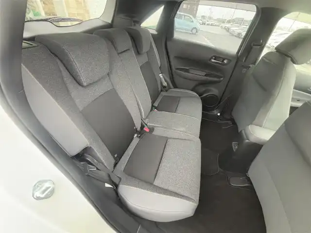 ホンダ フィット e:HEV RS 徳島県 2022(令4)年 2.4万km プラチナホワイトパール ホンダコネクトディスプレイ/　BT/ラジオ/フルセグ/USB/カープレイ/バックカメラ/ビルトインETC2.0/360°ドライブレコーダー/コーナーセンサー/LEDヘッドライト/ハーフレザーシート/オートリラミラー/純正フロアマット/ドアバイザー/パーキングセンサー警報/パドルシフト/オートブレーキホールド/新車時保証書/取扱説明書
