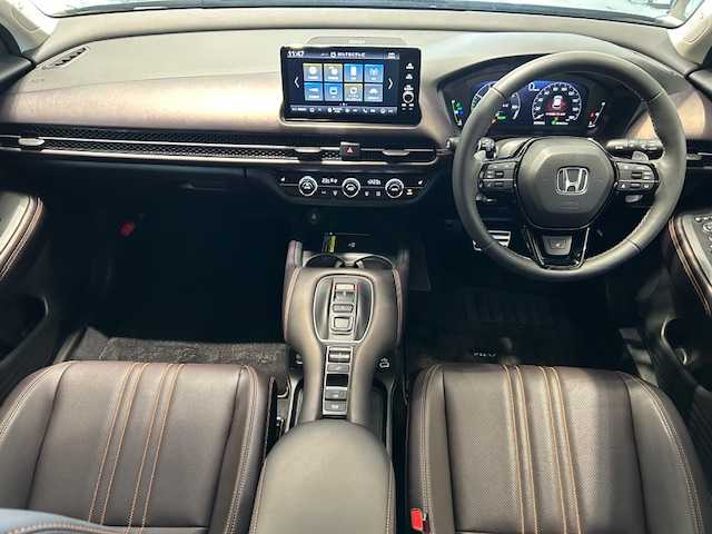 ホンダ ＺＲ－Ｖ ハイブリッド e:HEV Z 宮城県 2024(令6)年 0.5万km グレー BOSEサウンド/ホンダセンシング/・オートハイビーム/アダプティブドライビングビーム/・標識認識機能/・先行車発進お知らせ機能/・近距離衝突軽減ブレーキ/・後方接近車両探知/・マルチビューカメラシステム/・ドライバー注意力モニター/・先読みエコアシスト/ダウンヒルアシストコントロール/追従走行付きクルーズコントロール/レーンキープアシスト/前後コーナーセンサー/電動リアゲート/純正SDナビ/全方位車外バックカメラ/純正フルセグTV/Bluetooth接続/置き型充電/ハンドルヒーター/シートメモリー/全席シートヒーター/パワーシート/LEDヘッドライト/オートライト/純正ビルドインETC2.0/純正ドライブレコーダー/純正フロアマット/純正18インチアルミホイール/盗難防止装置