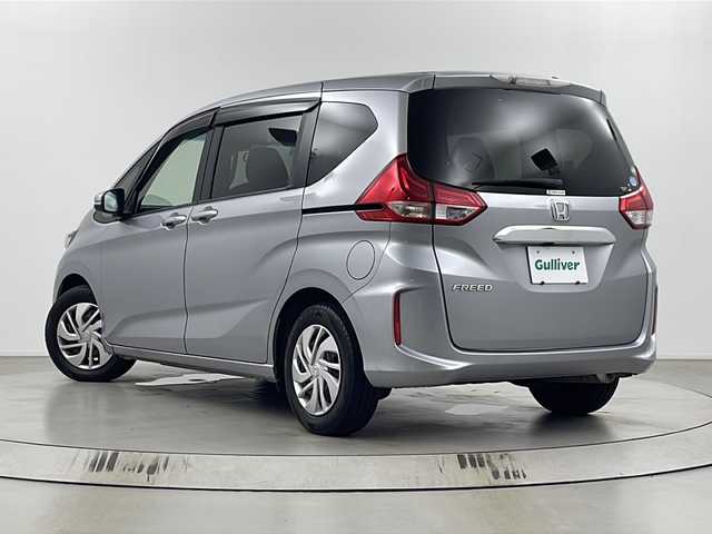ホンダ フリード G ホンダセンシング 埼玉県 2016(平28)年 5.8万km ルナシルバーM 純正ナビ/（ワンセグTV/CD/DVD/AM/FM/BT）/バックカメラ/ホンダセンシング/・衝突軽減ブレーキ/・誤発進抑制機能/・渋滞追従機能付アダプティブクルーズコントロール/両側パワースライドドア/ビルトインETC/コンフォートビューパッケージ/社外ドラレコ/LEDライト