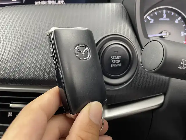 マツダ ＣＸ－６０ XD Sパッケージ 群馬県 2023(令5)年 0.9万km ディープクリスタルブルーマイカ セーフティクルーズパッケージ/・クルージング＆トラフィック・サポート＋スマート・ブレーキ・サポート［右直事故回避アシスト機能］＋スマート・ブレーキ・サポート［交差点事故回避アシスト機能］/シースルービューパッケージ/・３６０°ビュー・モニター（シースルービュー）＋ワイヤレス接続機能　Ａｐｐｌｅ　ＣａｒＰｌａｙ対応＋ＩＲカットガラス（フロントガラス／フロントドア）＋スーパーＵＶカットガラス（フロントドア）＋１２．３インチセンターディスプレイ＋ワイヤレス充電（Ｑｉ）/＝＝＝＝＝/USB/Bluetooth/HDMI/フルセグTV/パワーシート /ポジションメモリー/シートヒーター /前後ドラレコ/ETC/アダプティブクルーズコントロール/スマートキー /プッシュスタート/LEDヘッドライト/オートライト /オートマチックハイビーム/ブラインドスポットモニター/パドルシフト/トノカバー/純正18インチAW