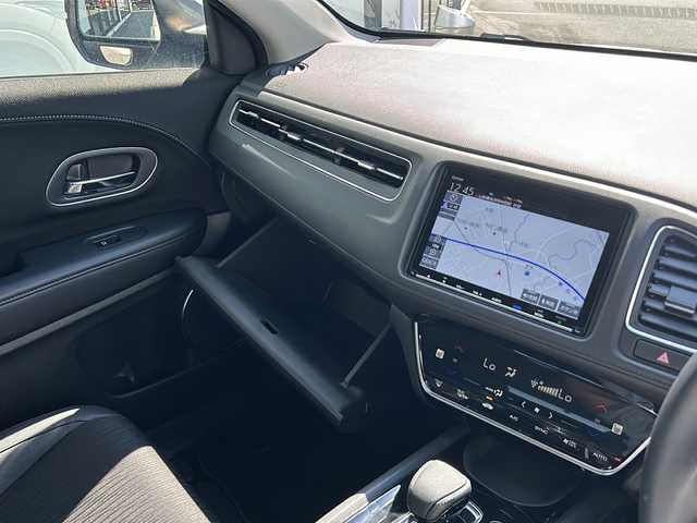 ホンダ ヴェゼル ハイブリッド Z ホンダセンシング 山形県 2020(令2)年 6.3万km プラチナホワイトパール ホンダセンシング/クルーズコントロール/純正8インチナビ/（フルセグTV/Bluetooth/CD/DVD）/Apple Car-Play/バックカメラ/ドライブレコーダー/ビルトインETC/ワイパーデアイサー/ステアリングスイッチ/パドルシフト/ハーフレザーシート/前席シートヒーター/純正17インチAW/モデューロエアロ/LEDヘッドライト/オートライト/フォグランプ/革巻きステアリング/電動パーキングスイッチ/スマートキー×２/保証書/禁煙車