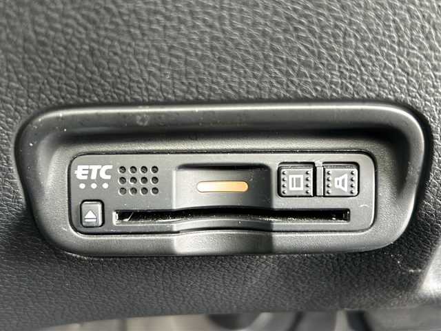 ホンダ ヴェゼル ハイブリッド Z ホンダセンシング 山形県 2020(令2)年 6.3万km プラチナホワイトパール ホンダセンシング/クルーズコントロール/純正8インチナビ/（フルセグTV/Bluetooth/CD/DVD）/Apple Car-Play/バックカメラ/ドライブレコーダー/ビルトインETC/ワイパーデアイサー/ステアリングスイッチ/パドルシフト/ハーフレザーシート/前席シートヒーター/純正17インチAW/モデューロエアロ/LEDヘッドライト/オートライト/フォグランプ/革巻きステアリング/電動パーキングスイッチ/スマートキー×２/保証書/禁煙車