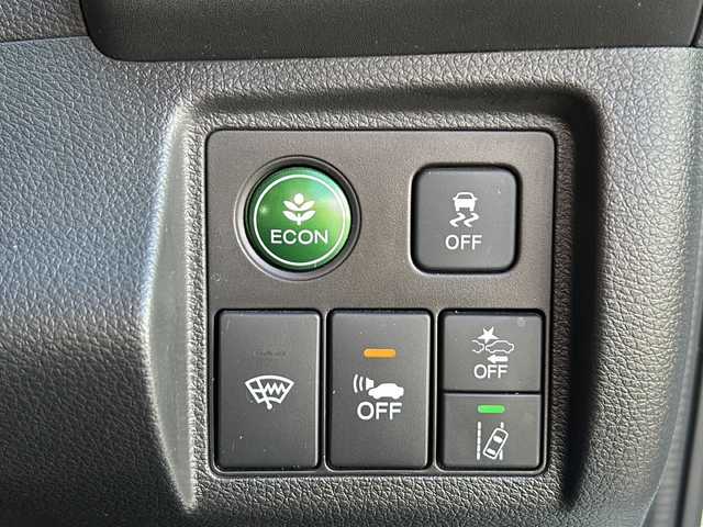 ホンダ ヴェゼル ハイブリッド Z ホンダセンシング 山形県 2020(令2)年 6.3万km プラチナホワイトパール ホンダセンシング/クルーズコントロール/純正8インチナビ/（フルセグTV/Bluetooth/CD/DVD）/Apple Car-Play/バックカメラ/ドライブレコーダー/ビルトインETC/ワイパーデアイサー/ステアリングスイッチ/パドルシフト/ハーフレザーシート/前席シートヒーター/純正17インチAW/モデューロエアロ/LEDヘッドライト/オートライト/フォグランプ/革巻きステアリング/電動パーキングスイッチ/スマートキー×２/保証書/禁煙車