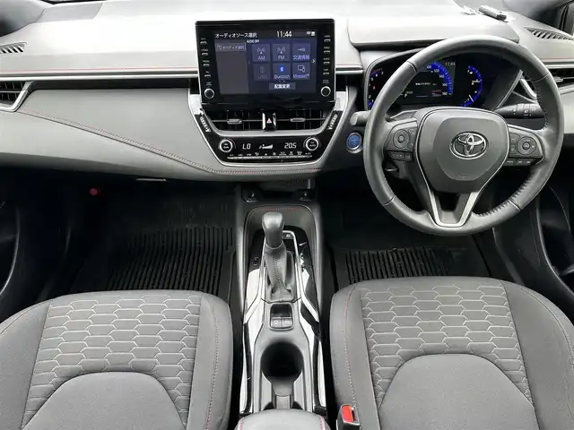 トヨタ カローラ スポーツ ハイブリッドG Z 島根県 2022(令4)年 3.3万km プラチナホワイトパールマイカ 登録時走行距離32321km/純正ディスプレイオーディオ（ナビ有）/(AM/FM/USB/BT/Mira Cast)/フルセグテレビ/バックカメラ/ビルトインETC/ドライブレコーダー前後/前席シートヒーター/衝突軽減ブレーキ/コーナーセンサー/レーダークルーズコントロール/レーンキープアシスト/オートハイビーム/LEDオートヘッドライト/ブラインドスポットモニター/純正フロアマット/純正18インチAW