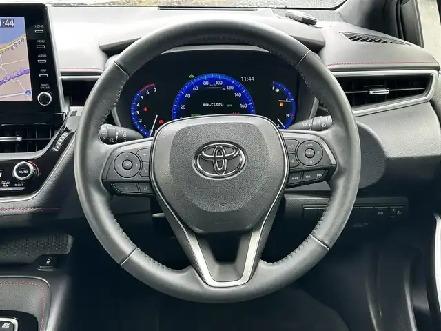 トヨタ カローラ スポーツ ハイブリッドG Z 島根県 2022(令4)年 3.3万km プラチナホワイトパールマイカ 登録時走行距離32321km/純正ディスプレイオーディオ（ナビ有）/(AM/FM/USB/BT/Mira Cast)/フルセグテレビ/バックカメラ/ビルトインETC/ドライブレコーダー前後/前席シートヒーター/衝突軽減ブレーキ/コーナーセンサー/レーダークルーズコントロール/レーンキープアシスト/オートハイビーム/LEDオートヘッドライト/ブラインドスポットモニター/純正フロアマット/純正18インチAW
