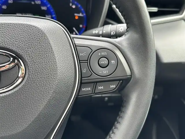 トヨタ カローラ スポーツ ハイブリッドG Z 島根県 2022(令4)年 3.3万km プラチナホワイトパールマイカ 登録時走行距離32321km/純正ディスプレイオーディオ（ナビ有）/(AM/FM/USB/BT/Mira Cast)/フルセグテレビ/バックカメラ/ビルトインETC/ドライブレコーダー前後/前席シートヒーター/衝突軽減ブレーキ/コーナーセンサー/レーダークルーズコントロール/レーンキープアシスト/オートハイビーム/LEDオートヘッドライト/ブラインドスポットモニター/純正フロアマット/純正18インチAW