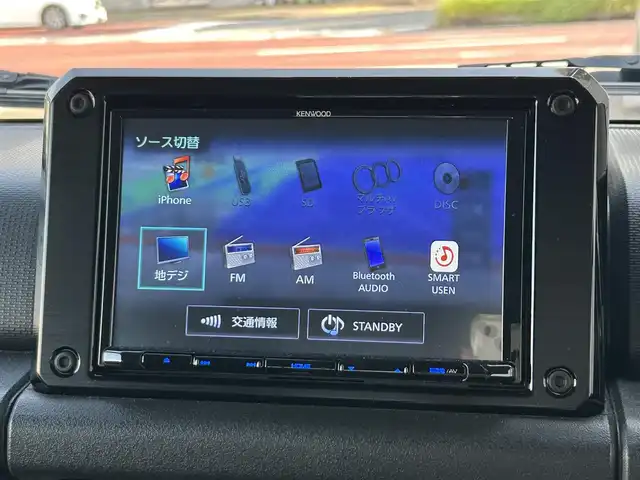 スズキ ジムニー XC 大分県 2022(令4)年 0.3万km ブルーイッシュブラックパール3 商品登録時：2738キロ/純正ナビ（SKX-S809）/【フルセグTV/Bluetooth/DVD/CD/SD】/ETC/バックカメラ/クルーズコントロール/車線逸脱警報機能/誤発進抑制機能/デュアルセンサーブレーキサポート/ふらつき警報機能/シートヒーター（D/N席）/LEDヘッドライト/アイドリングストップ/電動格納ウィンカーミラー/プッシュスタート/革巻ステアリング/ステアリングスイッチ/シガーソケット/オートマチックハイビーム/フォグランプ/純正フロアマット/保証書/取説
