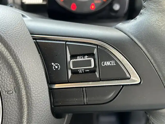 スズキ ジムニー XC 大分県 2022(令4)年 0.3万km ブルーイッシュブラックパール3 商品登録時：2738キロ/純正ナビ（SKX-S809）/【フルセグTV/Bluetooth/DVD/CD/SD】/ETC/バックカメラ/クルーズコントロール/車線逸脱警報機能/誤発進抑制機能/デュアルセンサーブレーキサポート/ふらつき警報機能/シートヒーター（D/N席）/LEDヘッドライト/アイドリングストップ/電動格納ウィンカーミラー/プッシュスタート/革巻ステアリング/ステアリングスイッチ/シガーソケット/オートマチックハイビーム/フォグランプ/純正フロアマット/保証書/取説