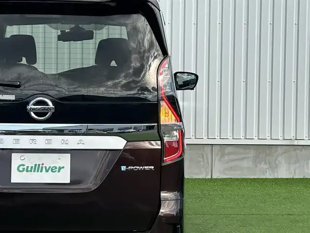 日産 セレナ e－パワー ハイウェイスター V 香川県 2022(令4)年 3.8万km インペリアルアンバーP 純正10インチナビゲーション/プロパイロット（レーダークルーズコントロール）/アラウンドビューモニター/クリアランスソナー（前後）/両側パワースライドドア/デジタルインナーミラー/衝突被害軽減ブレーキ/車線逸脱警報/踏み間違い衝突防止アシスト/オートホールド付きパーキングアシスト/ビルトインETC/ドライブレコーダー（前後）/LEDオートライト/LEDフォグランプ/オートハイビーム/15インチアルミホイール/電動格納ミラー（ウィンカー付）/後席サンシェード/パーソナルテーブル（後席）/スマートキー/プッシュスタート