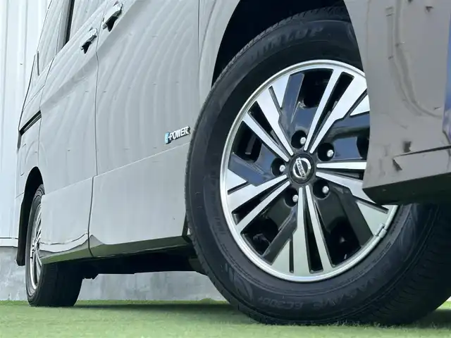 日産 セレナ e－パワー ハイウェイスター V 香川県 2022(令4)年 3.8万km インペリアルアンバーP 純正10インチナビゲーション/プロパイロット（レーダークルーズコントロール）/アラウンドビューモニター/クリアランスソナー（前後）/両側パワースライドドア/デジタルインナーミラー/衝突被害軽減ブレーキ/車線逸脱警報/踏み間違い衝突防止アシスト/オートホールド付きパーキングアシスト/ビルトインETC/ドライブレコーダー（前後）/LEDオートライト/LEDフォグランプ/オートハイビーム/15インチアルミホイール/電動格納ミラー（ウィンカー付）/後席サンシェード/パーソナルテーブル（後席）/スマートキー/プッシュスタート
