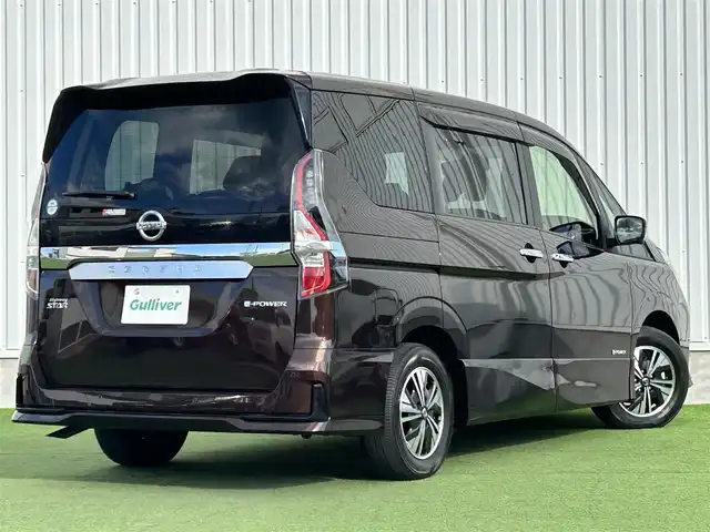 日産 セレナ e－パワー ハイウェイスター V 香川県 2022(令4)年 3.8万km インペリアルアンバーP 純正10インチナビゲーション/プロパイロット（レーダークルーズコントロール）/アラウンドビューモニター/クリアランスソナー（前後）/両側パワースライドドア/デジタルインナーミラー/衝突被害軽減ブレーキ/車線逸脱警報/踏み間違い衝突防止アシスト/オートホールド付きパーキングアシスト/ビルトインETC/ドライブレコーダー（前後）/LEDオートライト/LEDフォグランプ/オートハイビーム/15インチアルミホイール/電動格納ミラー（ウィンカー付）/後席サンシェード/パーソナルテーブル（後席）/スマートキー/プッシュスタート