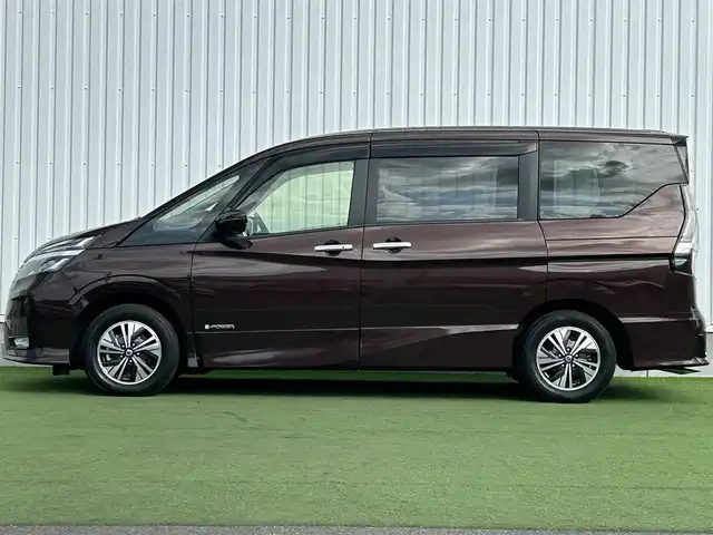 日産 セレナ e－パワー ハイウェイスター V 香川県 2022(令4)年 3.8万km インペリアルアンバーP 純正10インチナビゲーション/プロパイロット（レーダークルーズコントロール）/アラウンドビューモニター/クリアランスソナー（前後）/両側パワースライドドア/デジタルインナーミラー/衝突被害軽減ブレーキ/車線逸脱警報/踏み間違い衝突防止アシスト/オートホールド付きパーキングアシスト/ビルトインETC/ドライブレコーダー（前後）/LEDオートライト/LEDフォグランプ/オートハイビーム/15インチアルミホイール/電動格納ミラー（ウィンカー付）/後席サンシェード/パーソナルテーブル（後席）/スマートキー/プッシュスタート