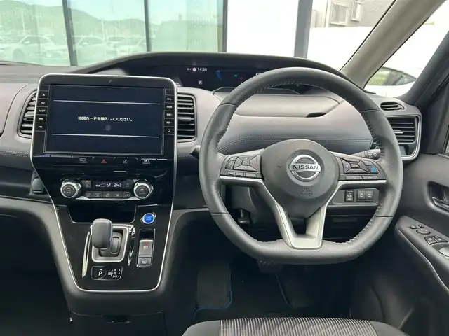 日産 セレナ e－パワー ハイウェイスター V 香川県 2022(令4)年 3.8万km インペリアルアンバーP 純正10インチナビゲーション/プロパイロット（レーダークルーズコントロール）/アラウンドビューモニター/クリアランスソナー（前後）/両側パワースライドドア/デジタルインナーミラー/衝突被害軽減ブレーキ/車線逸脱警報/踏み間違い衝突防止アシスト/オートホールド付きパーキングアシスト/ビルトインETC/ドライブレコーダー（前後）/LEDオートライト/LEDフォグランプ/オートハイビーム/15インチアルミホイール/電動格納ミラー（ウィンカー付）/後席サンシェード/パーソナルテーブル（後席）/スマートキー/プッシュスタート