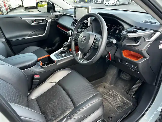 トヨタ ＲＡＶ４ アドベンチャー 福島県 2022(令4)年 1.7万km アーバンカーキ トヨタセーフティセンス/プリクラッシュセーフティ/レーダークルーズコントロール/レーントレーシングアシスト/レーンディパーチャーアラート/オートマチックハイビーム/ロードサインアシスト/ブラインドスポットモニター/リヤクロストラフィックアラート/パーキングサポートブレーキ/純正ディスプレイオーディオ/【USB/BT/TV/Miracast/ナビ機能】/パノラミックビューモニター/ビルトインETC2.0/前席シートヒーター/前席ベンチレーション/ステアリングヒーター/ステアリングリモコン/運転席パワーシート/運転席シートメモリー/LEDオートライト/LEDフォグランプ/社外フロアマット/純正ドアバザー