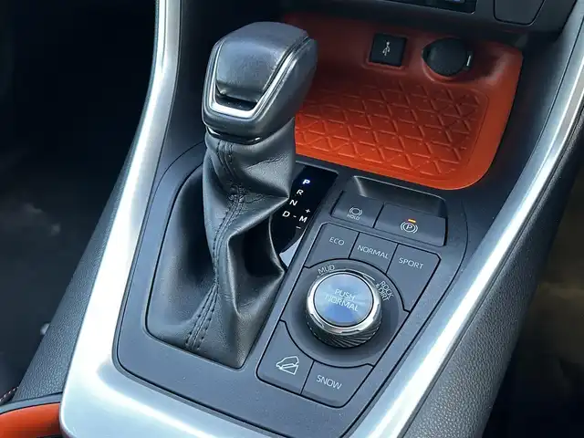 トヨタ ＲＡＶ４ アドベンチャー 福島県 2022(令4)年 1.7万km アーバンカーキ トヨタセーフティセンス/プリクラッシュセーフティ/レーダークルーズコントロール/レーントレーシングアシスト/レーンディパーチャーアラート/オートマチックハイビーム/ロードサインアシスト/ブラインドスポットモニター/リヤクロストラフィックアラート/パーキングサポートブレーキ/純正ディスプレイオーディオ/【USB/BT/TV/Miracast/ナビ機能】/パノラミックビューモニター/ビルトインETC2.0/前席シートヒーター/前席ベンチレーション/ステアリングヒーター/ステアリングリモコン/運転席パワーシート/運転席シートメモリー/LEDオートライト/LEDフォグランプ/社外フロアマット/純正ドアバザー