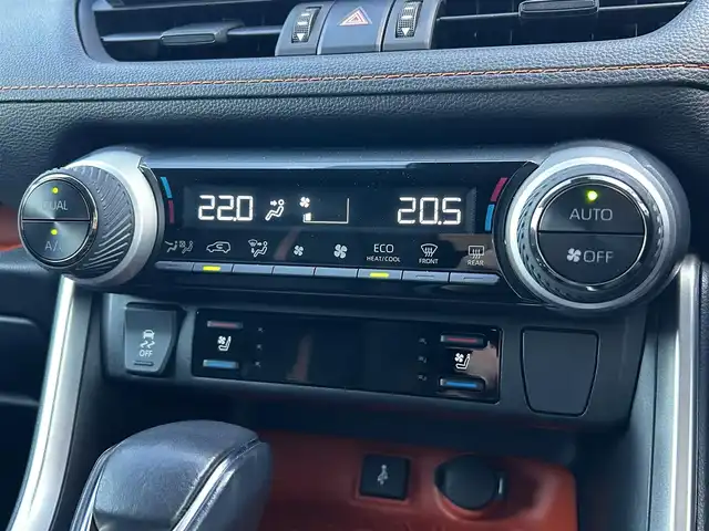 トヨタ ＲＡＶ４ アドベンチャー 福島県 2022(令4)年 1.7万km アーバンカーキ トヨタセーフティセンス/プリクラッシュセーフティ/レーダークルーズコントロール/レーントレーシングアシスト/レーンディパーチャーアラート/オートマチックハイビーム/ロードサインアシスト/ブラインドスポットモニター/リヤクロストラフィックアラート/パーキングサポートブレーキ/純正ディスプレイオーディオ/【USB/BT/TV/Miracast/ナビ機能】/パノラミックビューモニター/ビルトインETC2.0/前席シートヒーター/前席ベンチレーション/ステアリングヒーター/ステアリングリモコン/運転席パワーシート/運転席シートメモリー/LEDオートライト/LEDフォグランプ/社外フロアマット/純正ドアバザー