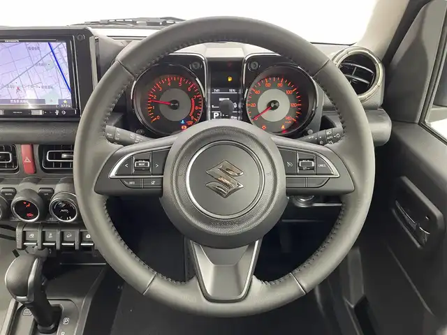 スズキ ジムニー XC 群馬県 2025(令7)年 0.1千km ミディアムグレー 届出済未使用車(登録時走行距離：7km)/＝＝＝＝＝/届出済未使用車　スズキセーフティサポート　ＬＥＤヘッドライト　純正１６インチアルミホイール　シートヒーター　クルーズコントロール　４ＷＤ　コーナーセンサー　ＥＴＣ　オートマチックハイビーム　スマートキ