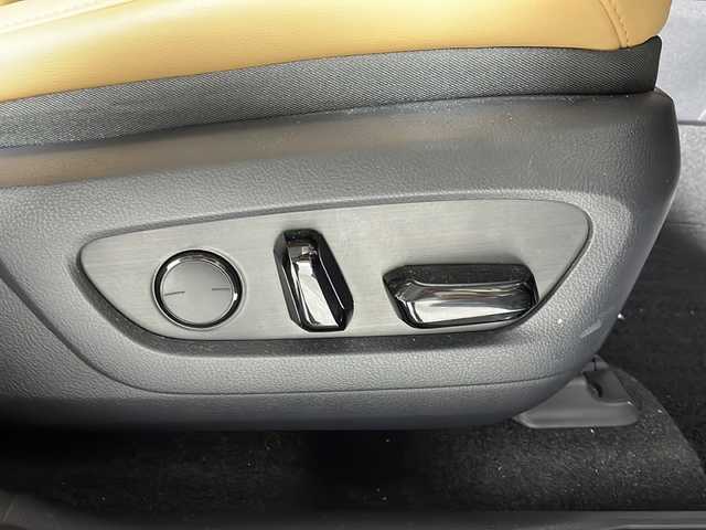 レクサス ＮＸ 350h Fスポーツ 沖縄県 2024(令6)年 1.6万km グラファイトブラックガラスフレーク 禁煙車/純正14インチディスプレイオーディオ/【AM/FM/BT/フルセグTV】/パノラマミックビューモニター/ETC2.0/デジタルインナーミラー/アドバンスドパーク/レーダークルーズコントロール/オレンジキャリパー/パワーバックドア/前席シートベンチレーション/ステアリングヒーター/ヘッドアップディスプレイ/アダプティブLEDヘッドライト/ハイビームアシスト/クリアランスソナー/プロジェクションカーテンイルミ/純正フロアマット/純正ラゲッジマット/革巻きステアリング/純正20インチアルミ