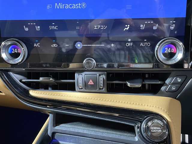 レクサス ＮＸ 350h Fスポーツ 沖縄県 2024(令6)年 1.6万km グラファイトブラックガラスフレーク 禁煙車/純正14インチディスプレイオーディオ/【AM/FM/BT/フルセグTV】/パノラマミックビューモニター/ETC2.0/デジタルインナーミラー/アドバンスドパーク/レーダークルーズコントロール/オレンジキャリパー/パワーバックドア/前席シートベンチレーション/ステアリングヒーター/ヘッドアップディスプレイ/アダプティブLEDヘッドライト/ハイビームアシスト/クリアランスソナー/プロジェクションカーテンイルミ/純正フロアマット/純正ラゲッジマット/革巻きステアリング/純正20インチアルミ