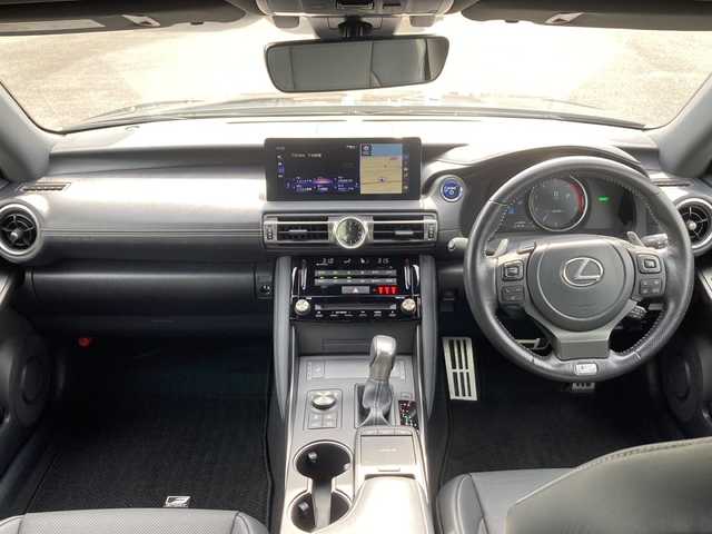 レクサス ＩＳ 300h Fスポーツ 佐賀県 2021(令3)年 3万km ソニッククロム メーカーナビ/バックモニター/プリクラッシュセーフティ/レーンディパーチャーアラート/オートハイビーム/アダプティブクルーズコントロール/ブラインドスポットモニター/クリアランスソナー/電動パーキングブレーキ/ETC/ブラックレザーシート/パワーシート/シートヒーター/ステアリングヒーター/ステアリングリモコン/プッシュスタート/スマートキー/3眼LEDヘッドライト/純正アルミホイール