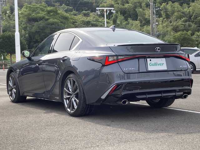 レクサス ＩＳ 300h Fスポーツ 佐賀県 2021(令3)年 3万km ソニッククロム メーカーナビ/バックモニター/プリクラッシュセーフティ/レーンディパーチャーアラート/オートハイビーム/アダプティブクルーズコントロール/ブラインドスポットモニター/クリアランスソナー/電動パーキングブレーキ/ETC/ブラックレザーシート/パワーシート/シートヒーター/ステアリングヒーター/ステアリングリモコン/プッシュスタート/スマートキー/3眼LEDヘッドライト/純正アルミホイール
