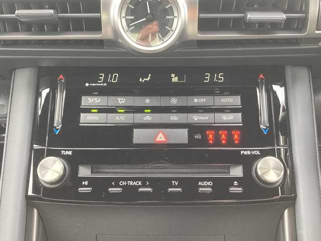 レクサス ＩＳ 300h Fスポーツ 佐賀県 2021(令3)年 3万km ソニッククロム メーカーナビ/バックモニター/プリクラッシュセーフティ/レーンディパーチャーアラート/オートハイビーム/アダプティブクルーズコントロール/ブラインドスポットモニター/クリアランスソナー/電動パーキングブレーキ/ETC/ブラックレザーシート/パワーシート/シートヒーター/ステアリングヒーター/ステアリングリモコン/プッシュスタート/スマートキー/3眼LEDヘッドライト/純正アルミホイール