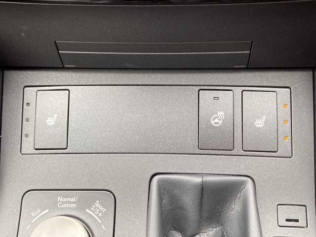 レクサス ＩＳ 300h Fスポーツ 佐賀県 2021(令3)年 3万km ソニッククロム メーカーナビ/バックモニター/プリクラッシュセーフティ/レーンディパーチャーアラート/オートハイビーム/アダプティブクルーズコントロール/ブラインドスポットモニター/クリアランスソナー/電動パーキングブレーキ/ETC/ブラックレザーシート/パワーシート/シートヒーター/ステアリングヒーター/ステアリングリモコン/プッシュスタート/スマートキー/3眼LEDヘッドライト/純正アルミホイール