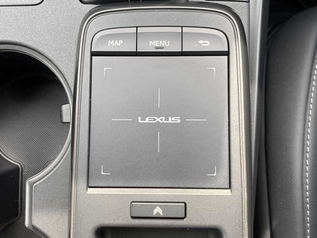 レクサス ＩＳ 300h Fスポーツ 佐賀県 2021(令3)年 3万km ソニッククロム メーカーナビ/バックモニター/プリクラッシュセーフティ/レーンディパーチャーアラート/オートハイビーム/アダプティブクルーズコントロール/ブラインドスポットモニター/クリアランスソナー/電動パーキングブレーキ/ETC/ブラックレザーシート/パワーシート/シートヒーター/ステアリングヒーター/ステアリングリモコン/プッシュスタート/スマートキー/3眼LEDヘッドライト/純正アルミホイール