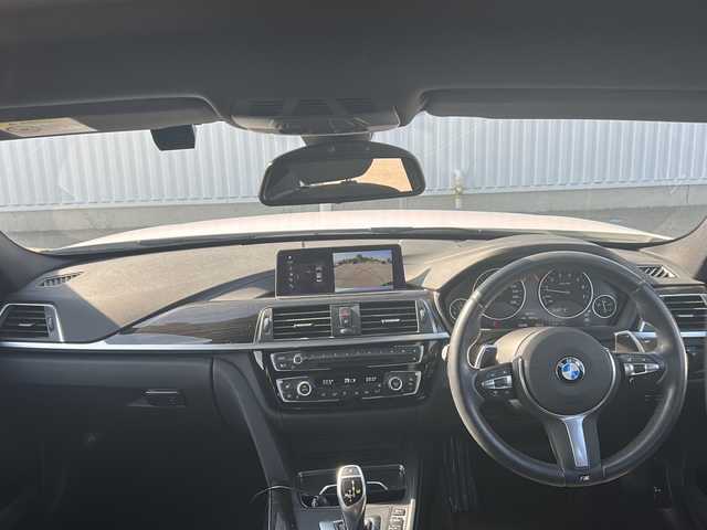 ＢＭＷ ３２０ｉ Mスポーツ 愛媛県 2018(平30)年 5.5万km アルピンホワイトⅢ 純正ナビ/HDD/CD/DVD/フルセグ/クリアランスソナー/オプショングリル（純正積載）/クルーズコントロール/ETC/ドライブレコーダー前のみ/パワーシート/シートメモリー/シートヒーター/純正フロアマット/純正18インチAW/BSM/フォグランプ/LEDヘッドライト/保証書/取扱説明書