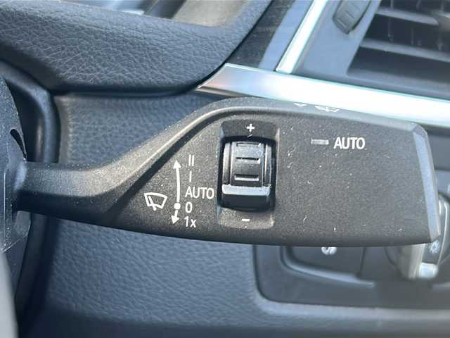 ＢＭＷ ３２０ｉ Mスポーツ 愛媛県 2018(平30)年 5.5万km アルピンホワイトⅢ 純正ナビ/HDD/CD/DVD/フルセグ/クリアランスソナー/オプショングリル（純正積載）/クルーズコントロール/ETC/ドライブレコーダー前のみ/パワーシート/シートメモリー/シートヒーター/純正フロアマット/純正18インチAW/BSM/フォグランプ/LEDヘッドライト/保証書/取扱説明書