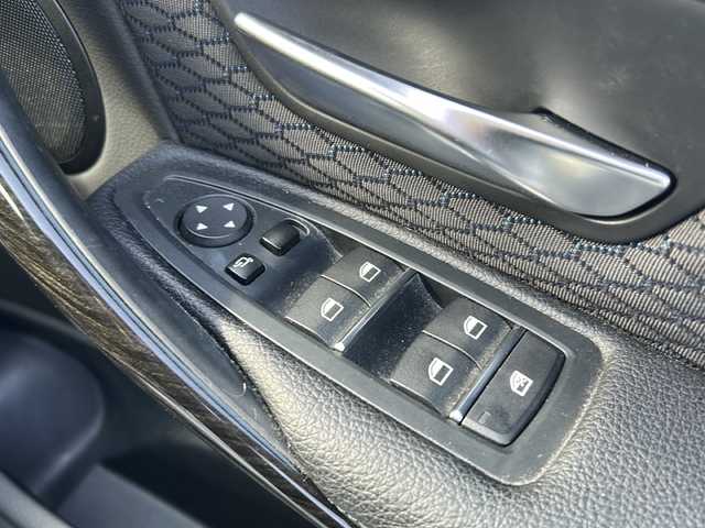 ＢＭＷ ３２０ｉ Mスポーツ 愛媛県 2018(平30)年 5.5万km アルピンホワイトⅢ 純正ナビ/HDD/CD/DVD/フルセグ/クリアランスソナー/オプショングリル（純正積載）/クルーズコントロール/ETC/ドライブレコーダー前のみ/パワーシート/シートメモリー/シートヒーター/純正フロアマット/純正18インチAW/BSM/フォグランプ/LEDヘッドライト/保証書/取扱説明書