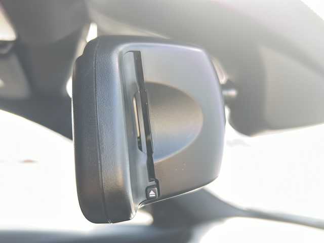 ＢＭＷ ３２０ｉ Mスポーツ 愛媛県 2018(平30)年 5.5万km アルピンホワイトⅢ 純正ナビ/HDD/CD/DVD/フルセグ/クリアランスソナー/オプショングリル（純正積載）/クルーズコントロール/ETC/ドライブレコーダー前のみ/パワーシート/シートメモリー/シートヒーター/純正フロアマット/純正18インチAW/BSM/フォグランプ/LEDヘッドライト/保証書/取扱説明書