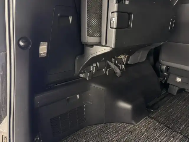 トヨタ アルファード S タイプゴールドⅡ 三重県 2022(令4)年 6.5万km ブラック ガソリン/FF/MTモード付インパネCVT/純正 9インチディスプレイオーディオ/（AM/FM/USB/iPod/Bluetooth/Miracast/AppleCarPlay/AndroidAuto）/モデリスタエアロ（F/R下）＋スポーツマフラー/バックガイドモニター/両側パワースライドドア/ETC/Toyota Safety Sense/●プリクラッシュセーフティ/●レーントレーシングアシスト/●レーダークルコン/●ロードサインアシスト/●アダプティブハイビームシステム/・【OP】ブラインドスポットモニター＋リヤクロストラフィックアラート*/・先行車発進告知機能/・パーキングサポートブレーキ（前後静止物＋後方接近車両*）/・など/装備/・3眼LEDヘッドランプ（専用加飾）/・3.5SC/2.5S Cパッケージ用大型ハイグレードコンソール（アームレスト付）/・ハーフレザーシート/・左右＆後席独立オートエアコン/・パワーバックドア/・オットマンシート（2nd）/・ステアリングスイッチ/・電子パーキングブレーキ＆ブレーキホールド/・オートライト/・純正18inAW/・保/取/ナビ取/・スマートキーx2/など