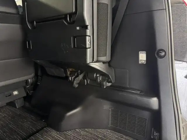 トヨタ アルファード S タイプゴールドⅡ 三重県 2022(令4)年 6.5万km ブラック ガソリン/FF/MTモード付インパネCVT/純正 9インチディスプレイオーディオ/（AM/FM/USB/iPod/Bluetooth/Miracast/AppleCarPlay/AndroidAuto）/モデリスタエアロ（F/R下）＋スポーツマフラー/バックガイドモニター/両側パワースライドドア/ETC/Toyota Safety Sense/●プリクラッシュセーフティ/●レーントレーシングアシスト/●レーダークルコン/●ロードサインアシスト/●アダプティブハイビームシステム/・【OP】ブラインドスポットモニター＋リヤクロストラフィックアラート*/・先行車発進告知機能/・パーキングサポートブレーキ（前後静止物＋後方接近車両*）/・など/装備/・3眼LEDヘッドランプ（専用加飾）/・3.5SC/2.5S Cパッケージ用大型ハイグレードコンソール（アームレスト付）/・ハーフレザーシート/・左右＆後席独立オートエアコン/・パワーバックドア/・オットマンシート（2nd）/・ステアリングスイッチ/・電子パーキングブレーキ＆ブレーキホールド/・オートライト/・純正18inAW/・保/取/ナビ取/・スマートキーx2/など