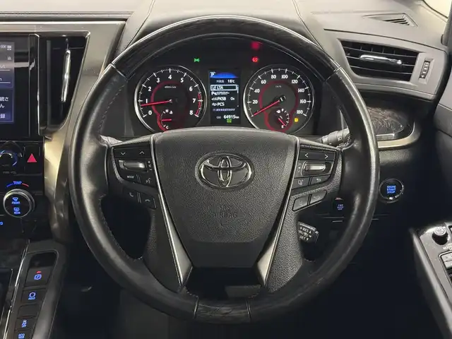 トヨタ アルファード S タイプゴールドⅡ 三重県 2022(令4)年 6.5万km ブラック ガソリン/FF/MTモード付インパネCVT/純正 9インチディスプレイオーディオ/（AM/FM/USB/iPod/Bluetooth/Miracast/AppleCarPlay/AndroidAuto）/モデリスタエアロ（F/R下）＋スポーツマフラー/バックガイドモニター/両側パワースライドドア/ETC/Toyota Safety Sense/●プリクラッシュセーフティ/●レーントレーシングアシスト/●レーダークルコン/●ロードサインアシスト/●アダプティブハイビームシステム/・【OP】ブラインドスポットモニター＋リヤクロストラフィックアラート*/・先行車発進告知機能/・パーキングサポートブレーキ（前後静止物＋後方接近車両*）/・など/装備/・3眼LEDヘッドランプ（専用加飾）/・3.5SC/2.5S Cパッケージ用大型ハイグレードコンソール（アームレスト付）/・ハーフレザーシート/・左右＆後席独立オートエアコン/・パワーバックドア/・オットマンシート（2nd）/・ステアリングスイッチ/・電子パーキングブレーキ＆ブレーキホールド/・オートライト/・純正18inAW/・保/取/ナビ取/・スマートキーx2/など